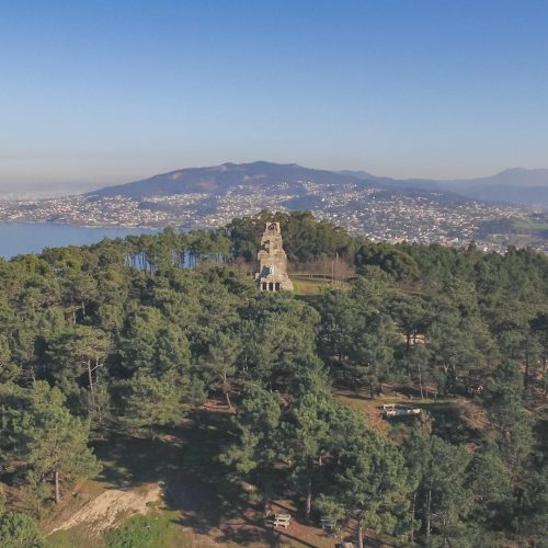 Rutas-guiadas-Monteferro Viajar con tu perro a Galicia, destino para ir con perros en la provincia de Pontevedra, rutas con mascota en Nigran - Monteferro, agencia de viajes con mascotas,.