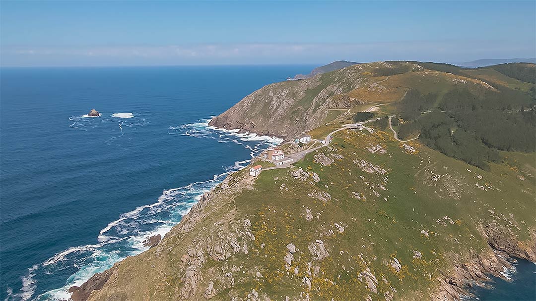 Descubre los destinos para viajar con perros en Galicia, con Rekunchos agencia de viajes mascotas especializada en escapadas con perros en Pontevedra, Ourense, Lugo y A Coruña