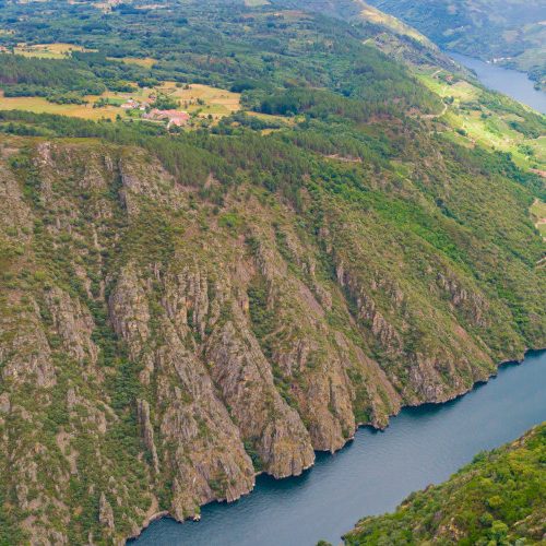 Ribeira Sacra con perro, Ribeira Sacra pet friendly, viajar con perro a la Ribeira Sacra, mirador Balcones de Madrid con perro, Ourense, Parada de Sil, planes con mascotas en Ourense