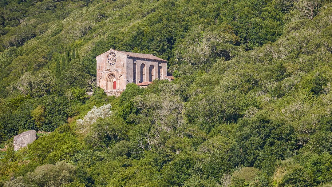 rutas con perro Monasterio Ribeira Sacra, Ourense, Galicia con perro, viajar con perro Ribeira Sacra, espcapadas con perro Galicia