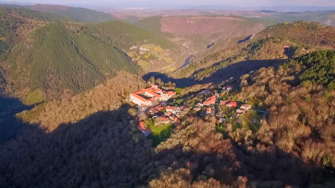 viajar con perro a Galicia, Ribeira Sacra destinos con perros, agencia de viajes mascotas Galicia, Ribeira Sacra Pet Friendly