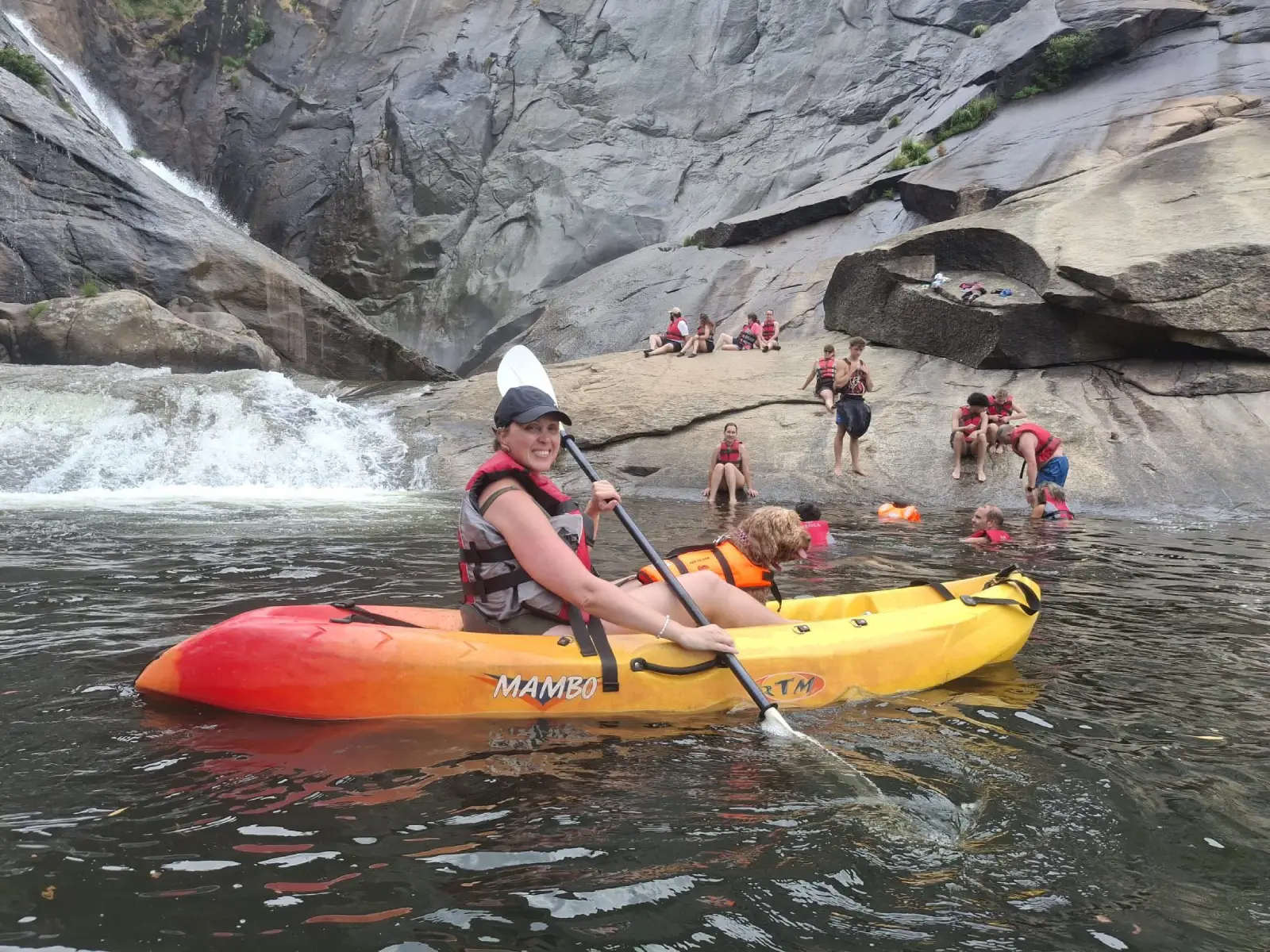 kayak con tu perro por la cascada del Ézaro, A Coruña